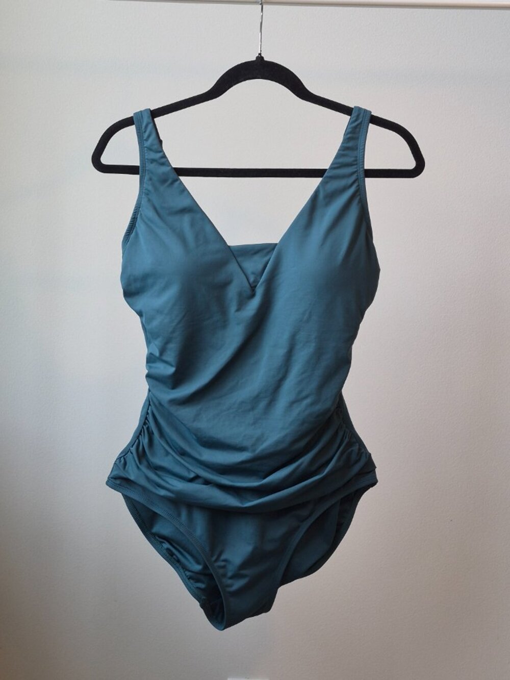 Lands’ End Swimsuit Women M One Piece Padded Ruched V Neck - Picture 2 of 6